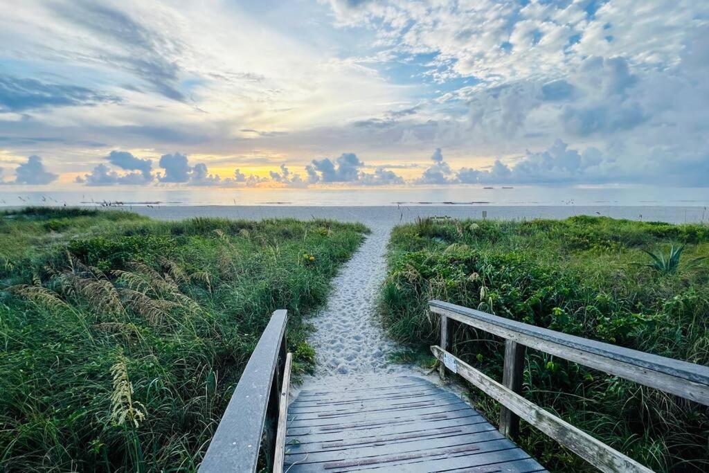Luxury 2/2 Private Oasis W/Hot Tub Walk To Beach Cape Canaveral Luaran gambar